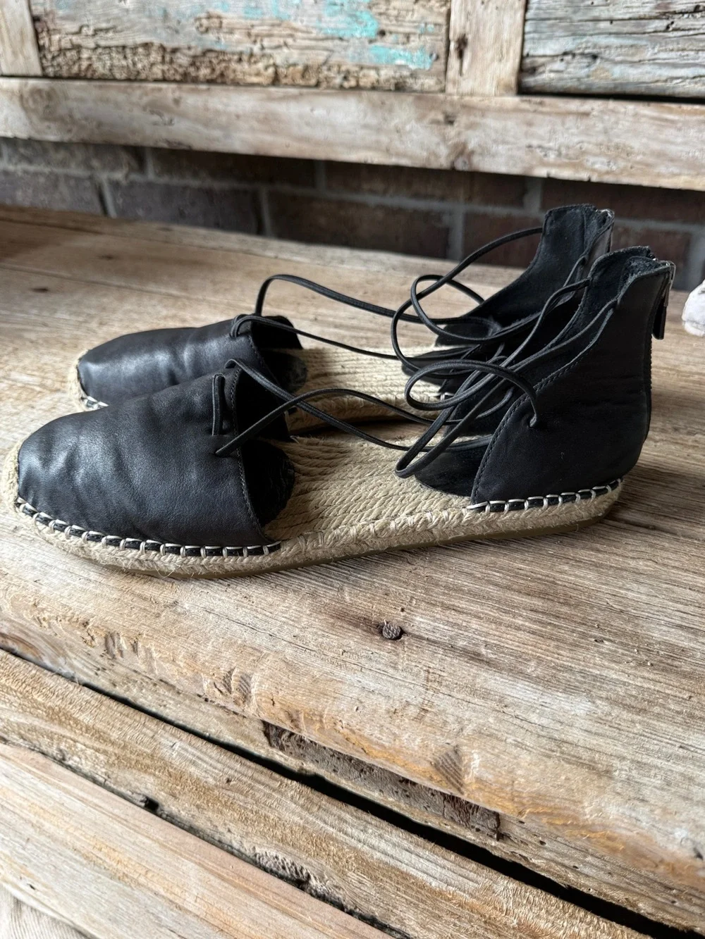 Eileen Fisher Women’s Black Leather Espadrille Criss Cross Zip Back Sandals Sz 9